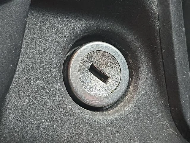 Used 2011 White Ford Lariat image 30