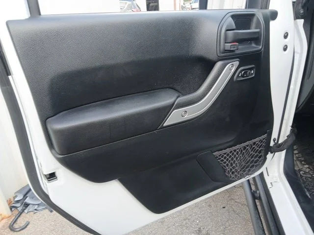 Used 2018 White Jeep Unlimited Sahara image 37