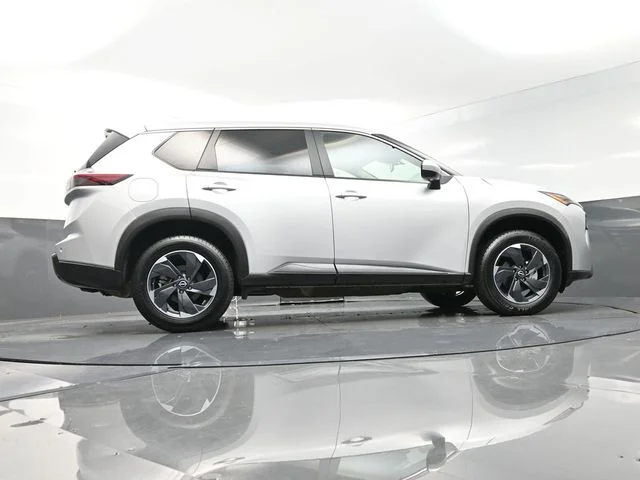 Used 2025 Silver Nissan SV image 39