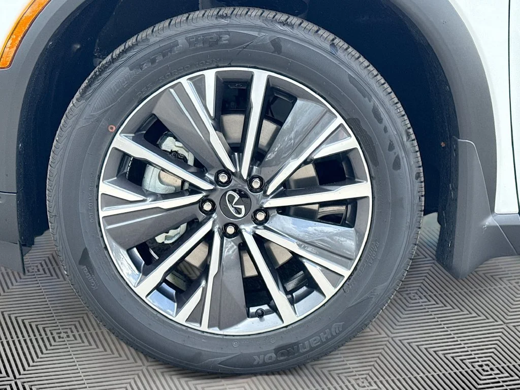 New 2027 RADIANT WHITE INFINITI Luxe FWD image 34