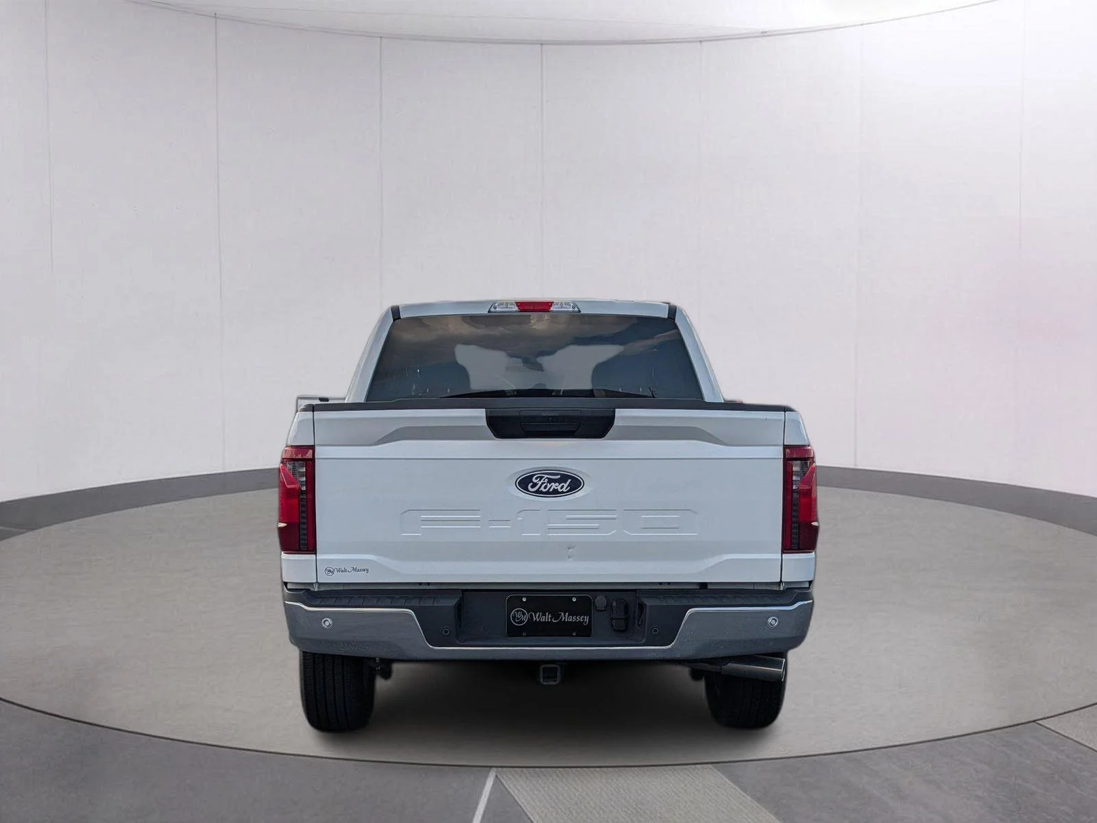 Used 2025 Oxford White Ford XLT image 4