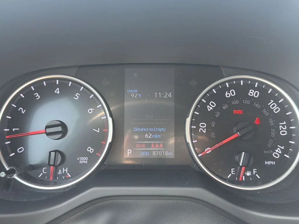 Used 2021 Silver Toyota XLE image 17