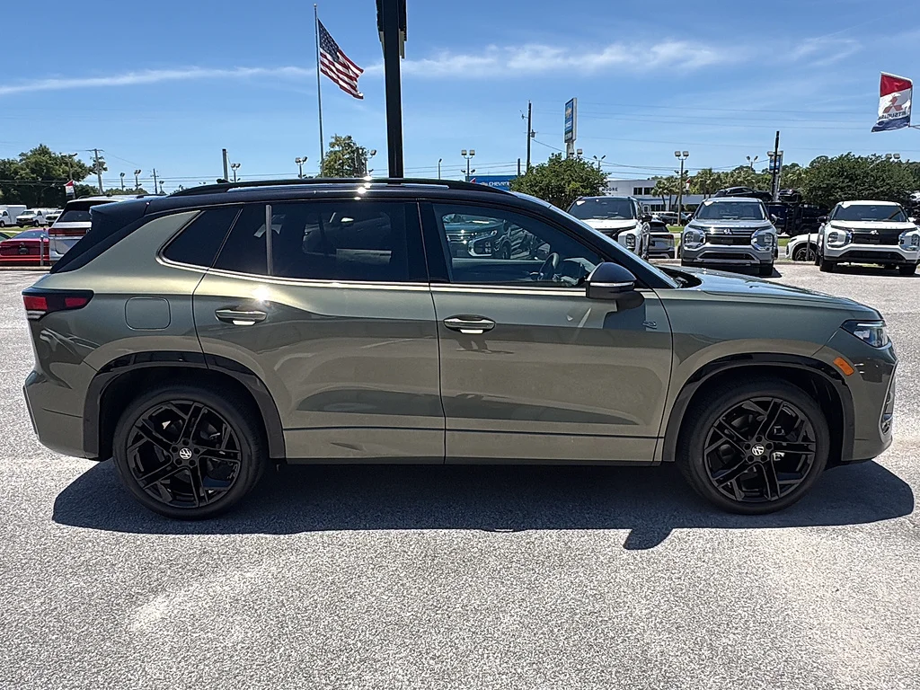 New 2026 Avocado Green w/ Deep Black Roof Volkswagen SE R-Line Black FWD image 3