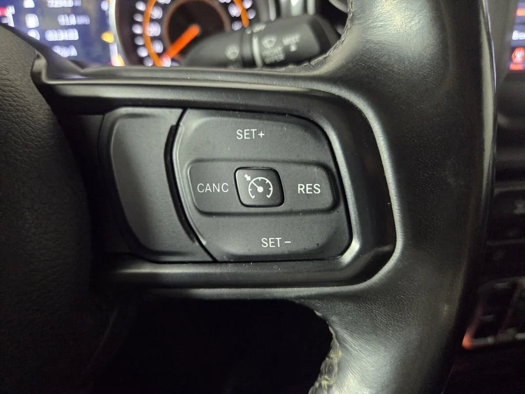 Used 2022 Granite Crystal Metallic Clearcoat Jeep Altitude image 16