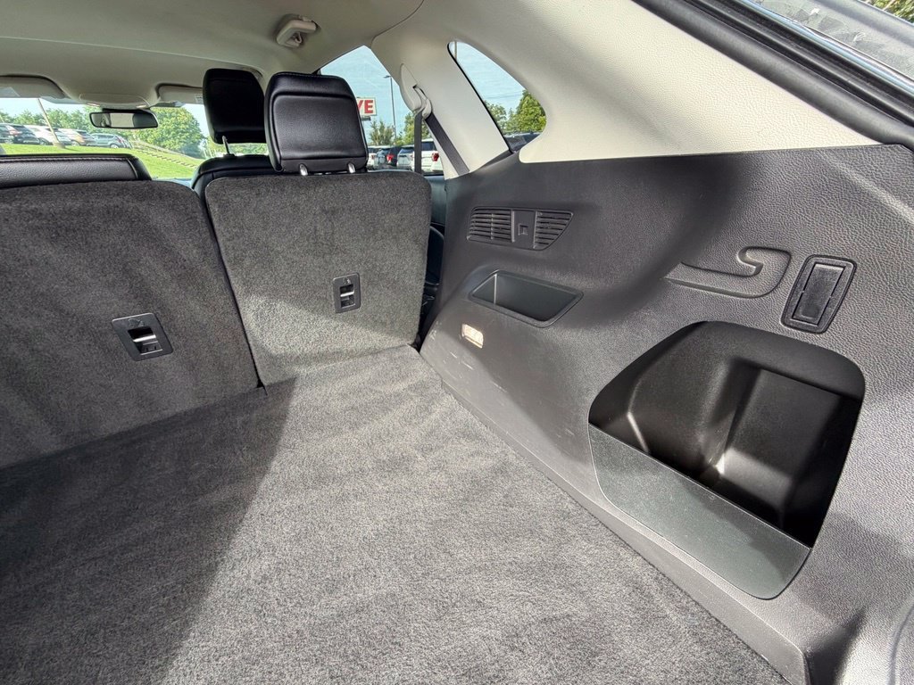 Used 2024 Gray Ford SEL image 46