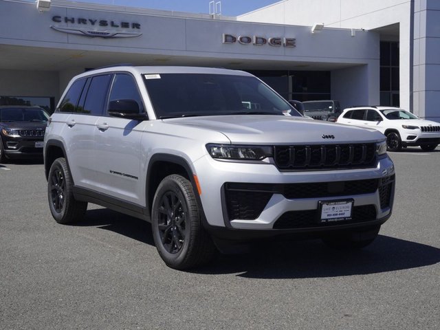 2026 Jeep Grand Cherokee Laredo Altitude