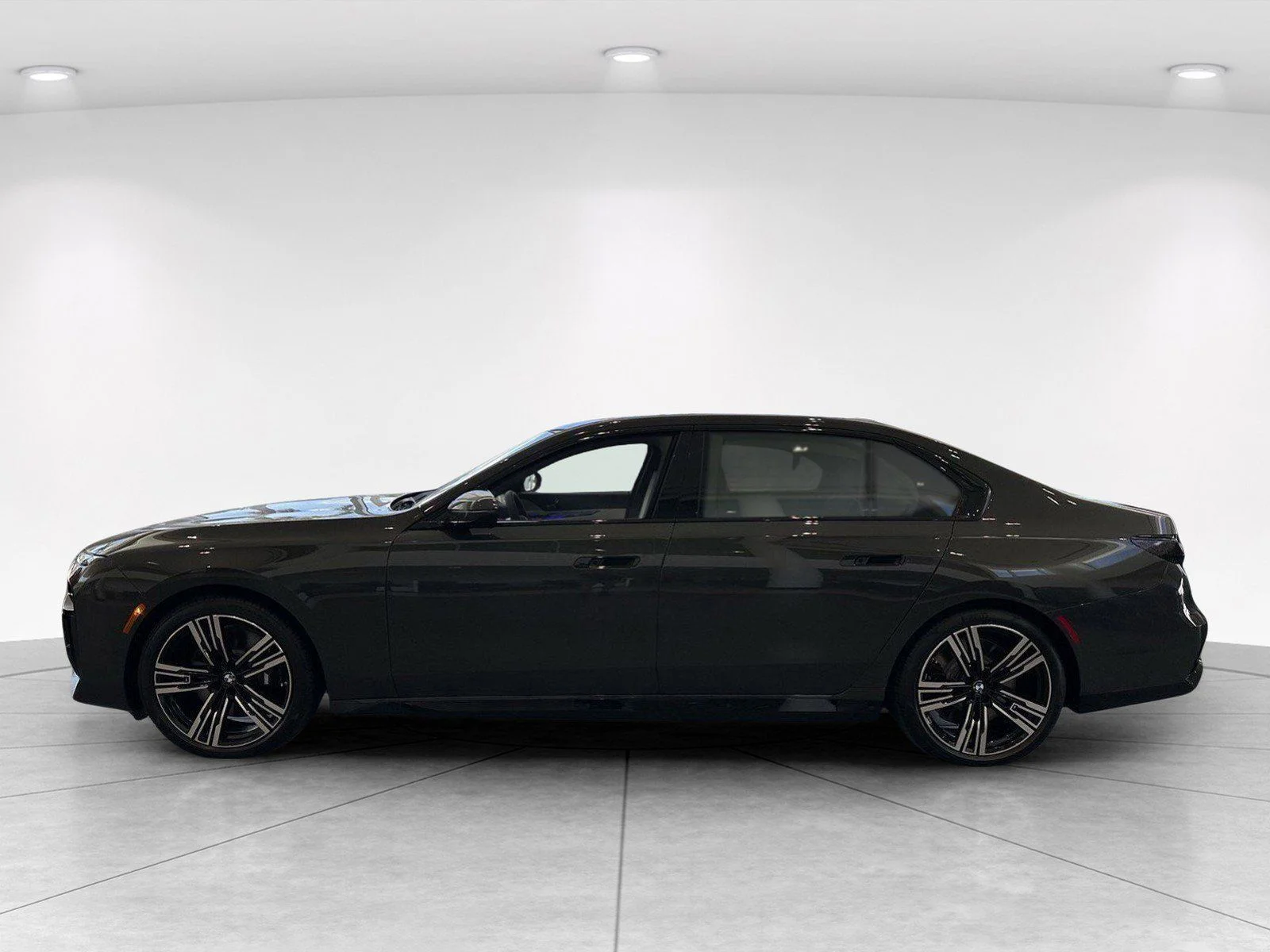 New 2026 Dravit Grey Metallic BMW 760i xDrive image 4