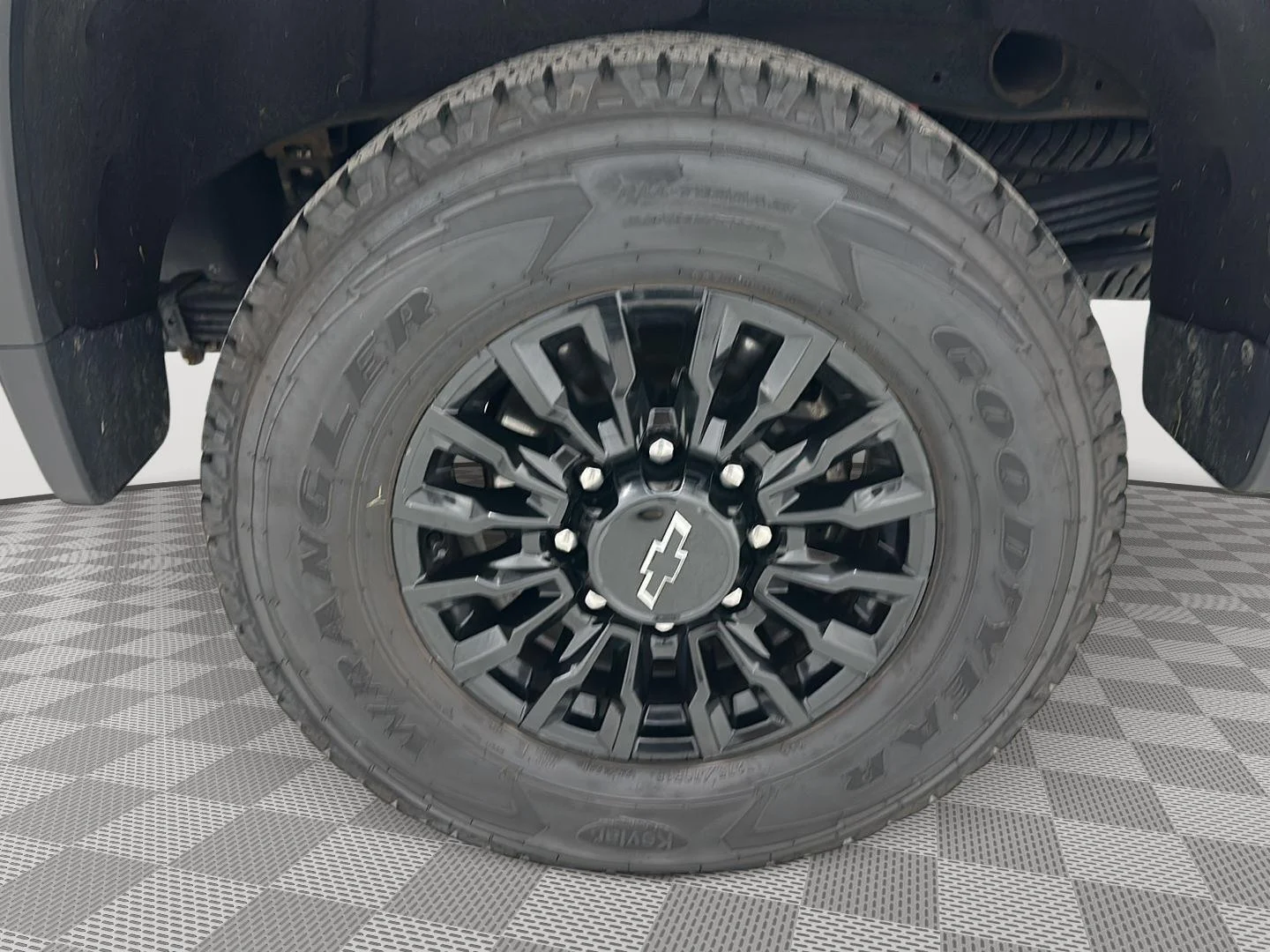 Used 2024 Summit White Chevrolet LTZ image 31