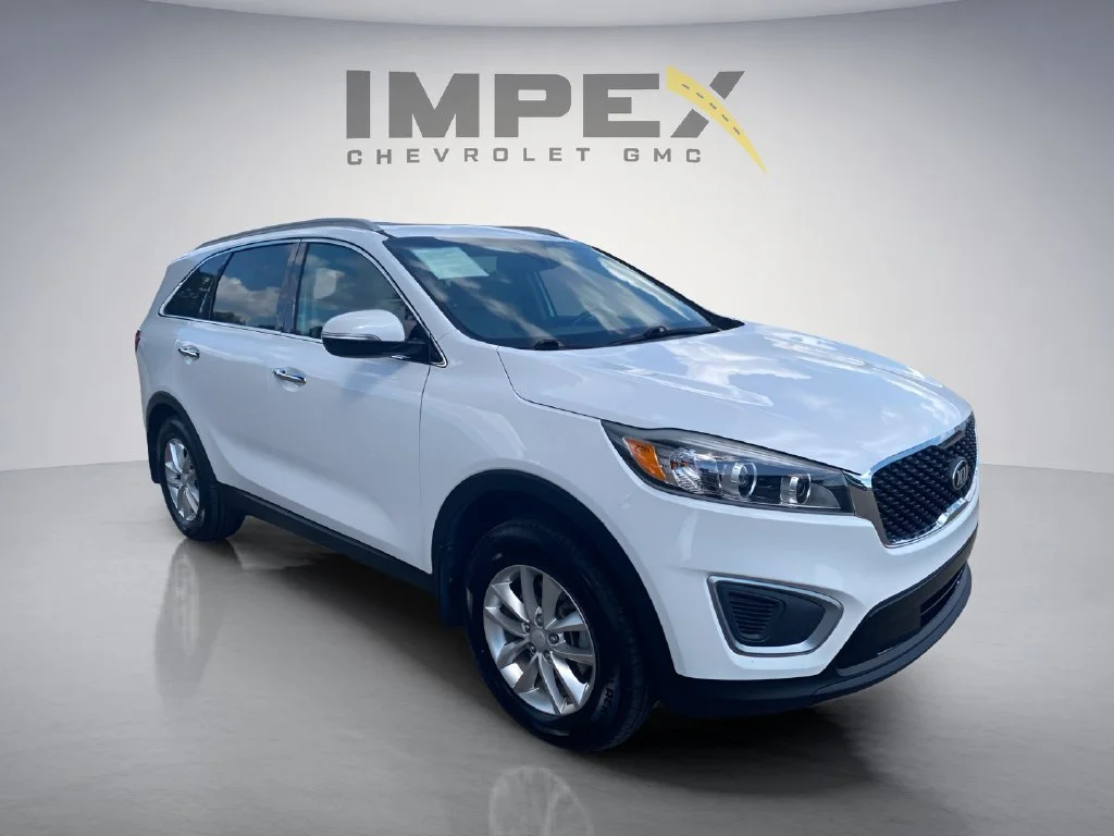 Used 2017  Kia LX V6 image 7