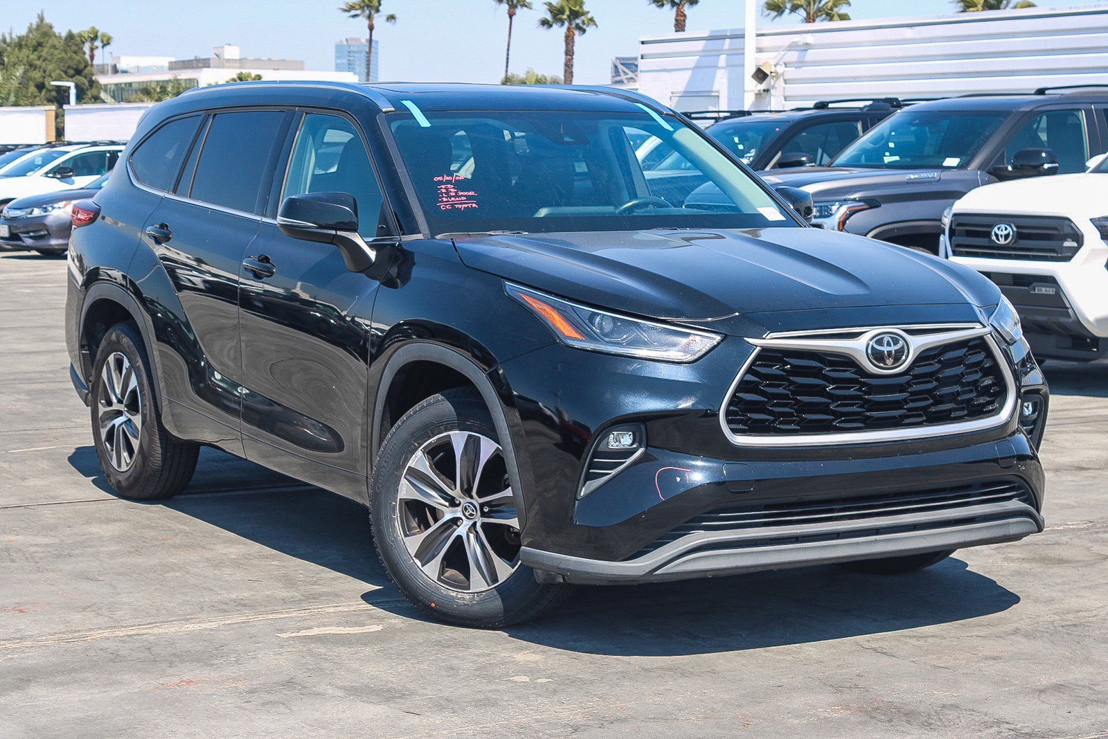 2021 Toyota Highlander XLE 4x2 V6's photo