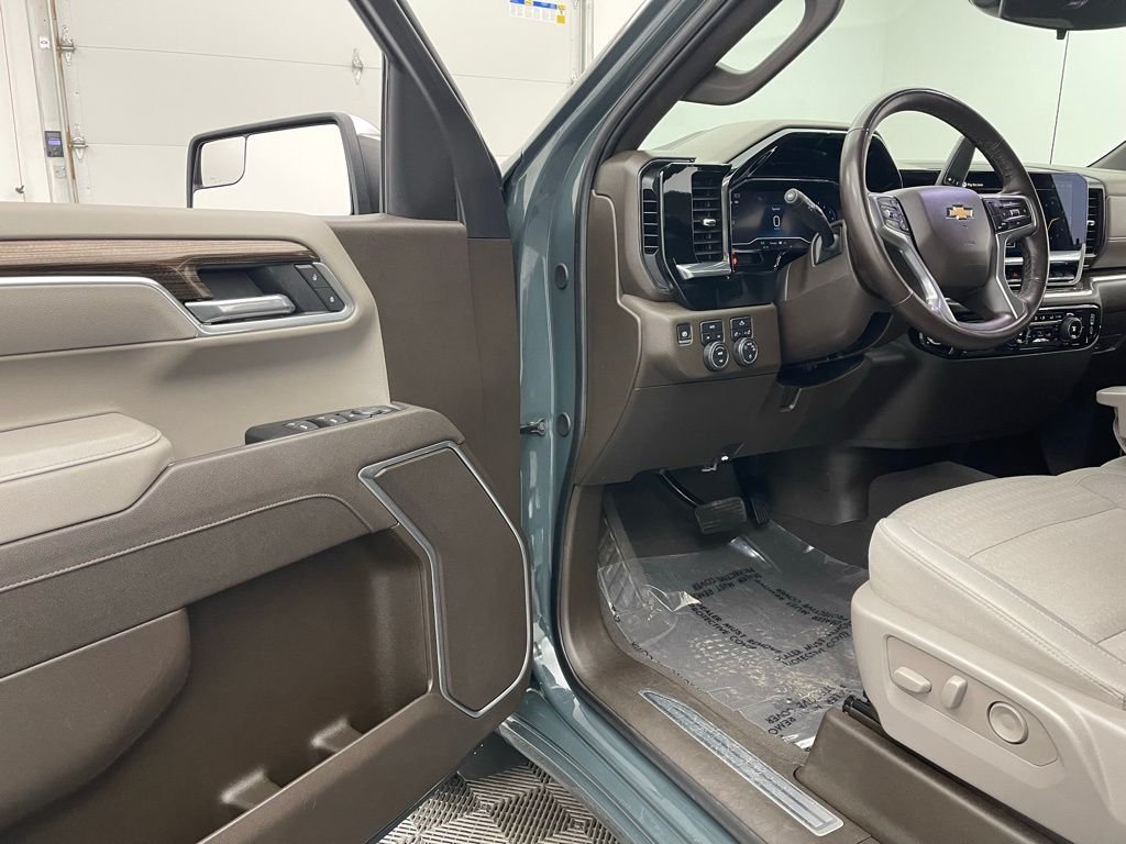 Used 2025 Cypress Gray Chevrolet LT image 15