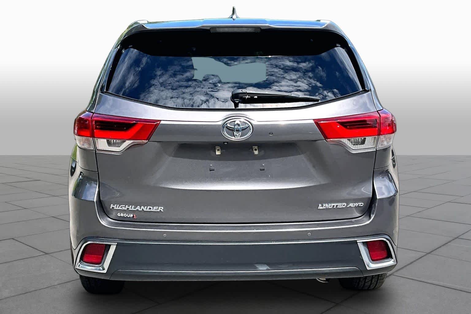 Used 2017 Predawn Gray Mica Toyota Limited Platinum image 5