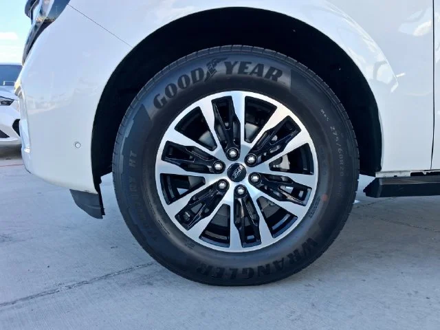 Used 2025 White Ford Platinum image 32
