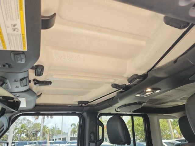2022 Jeep Wrangler Unlimited Sahara 4XE - Photo 16