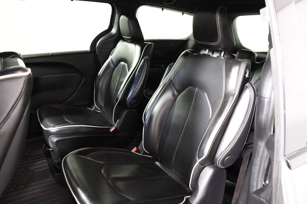 Used 2022 Ceramic Gray Clearcoat Chrysler Limited image 23