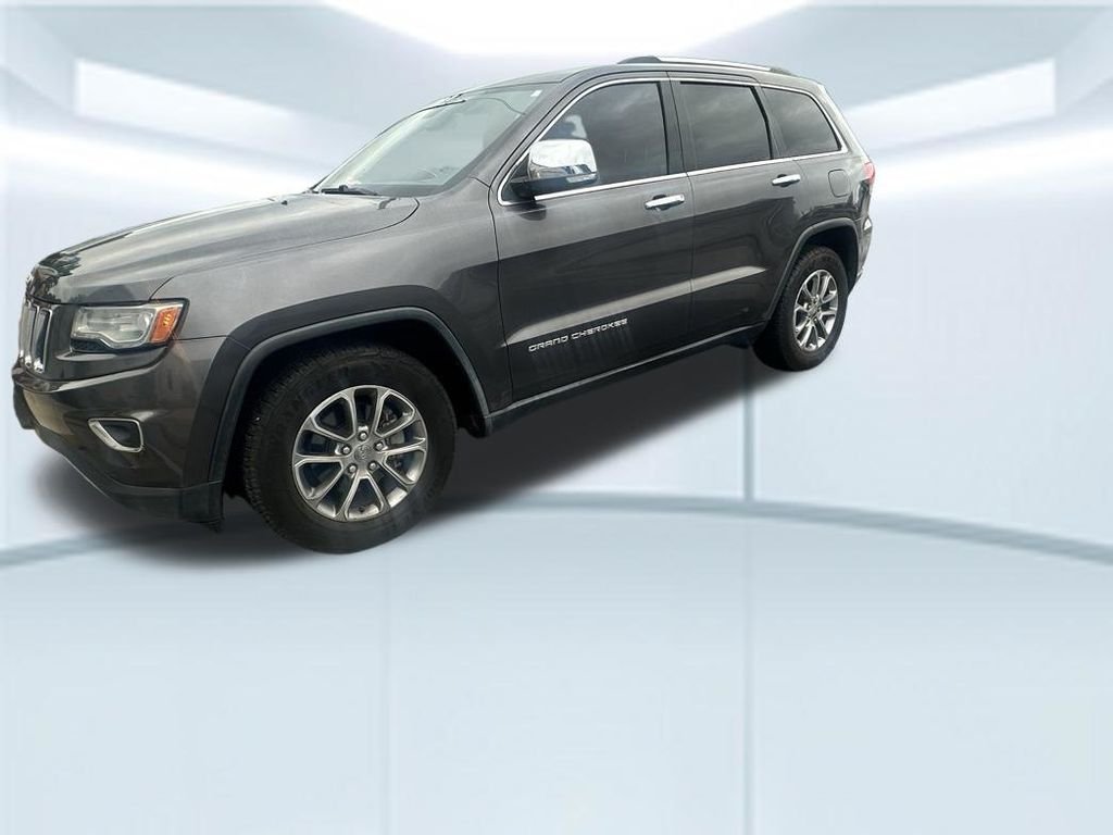 Used 2014  Jeep Limited image 2
