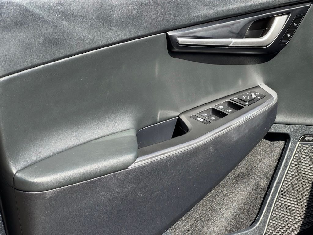 Used 2023 Steel Gray Kia Wind image 9
