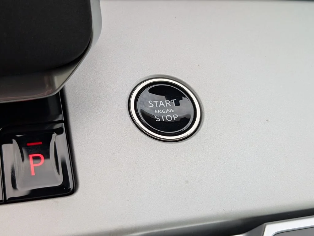 New 2026 Eiger Grey Land Rover SE image 18