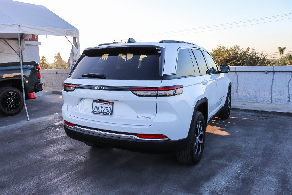 Used 2024 Bright White Clearcoat Jeep Limited image 9