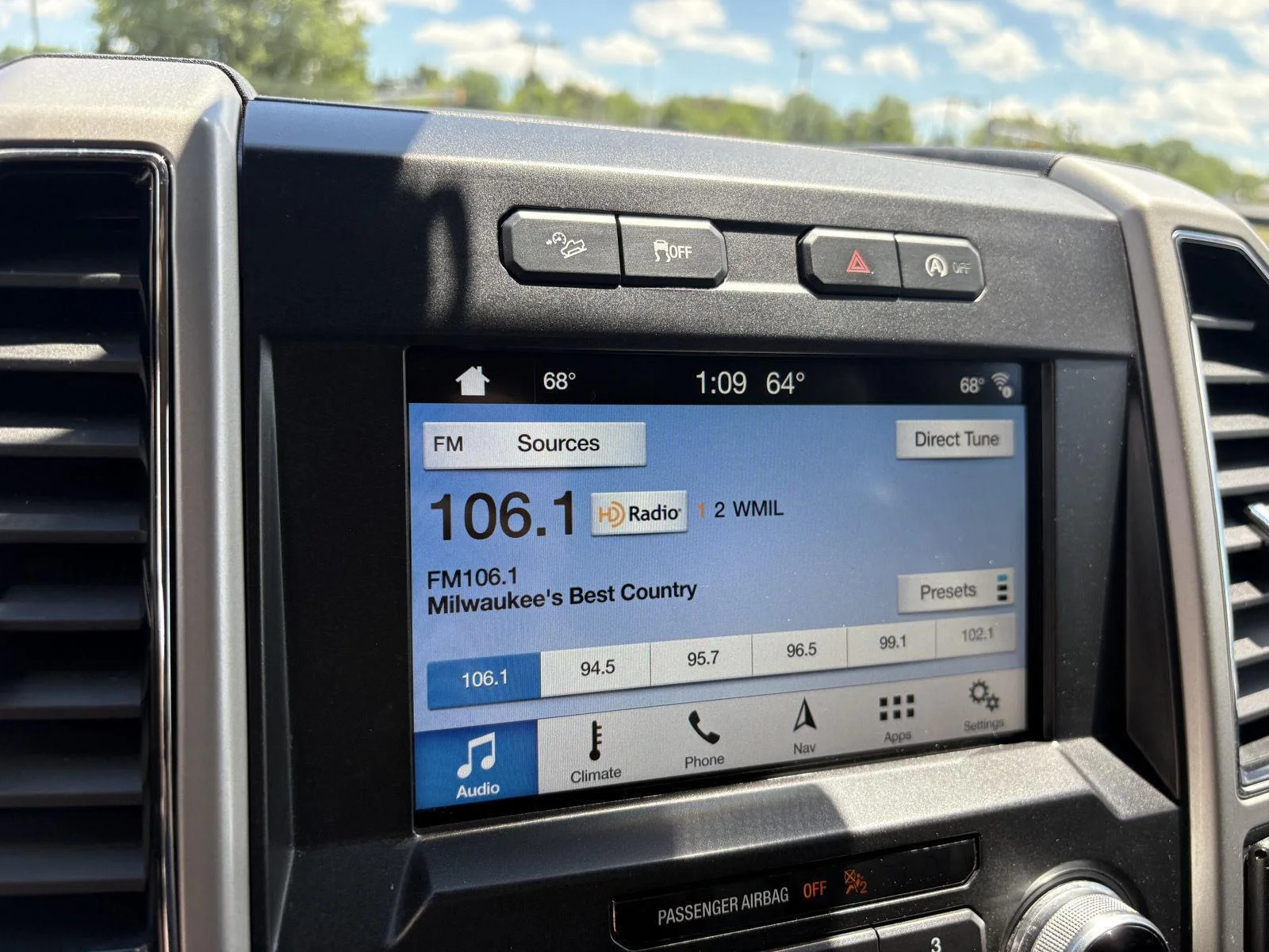 Used 2018 Magnetic Ford LARIAT image 10
