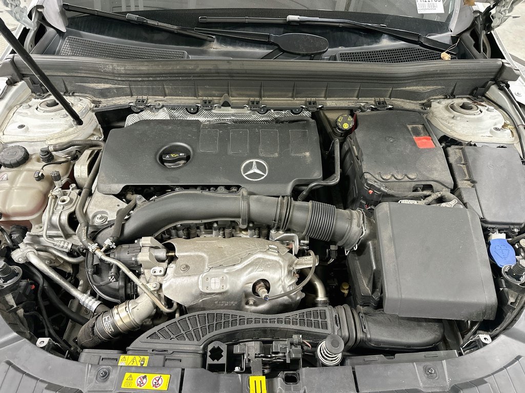 Used 2023 White Mercedes-Benz GLB 250 image 30