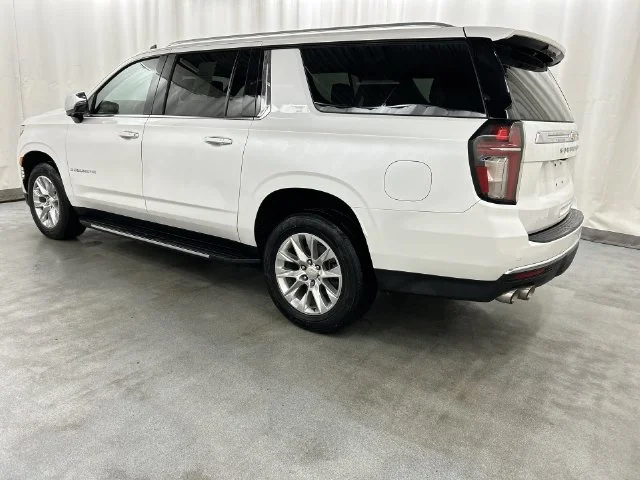 Used 2021 IRIDESCENT PEARL TRICOAT Chevrolet Premier image 3