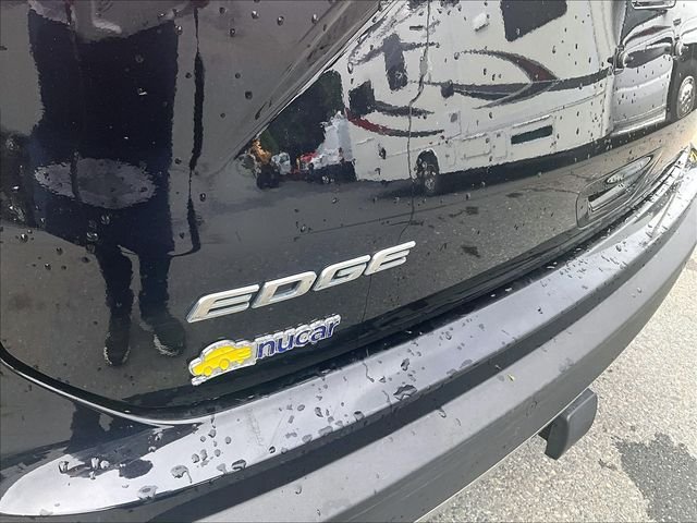 Used 2020 Black Ford SEL image 8