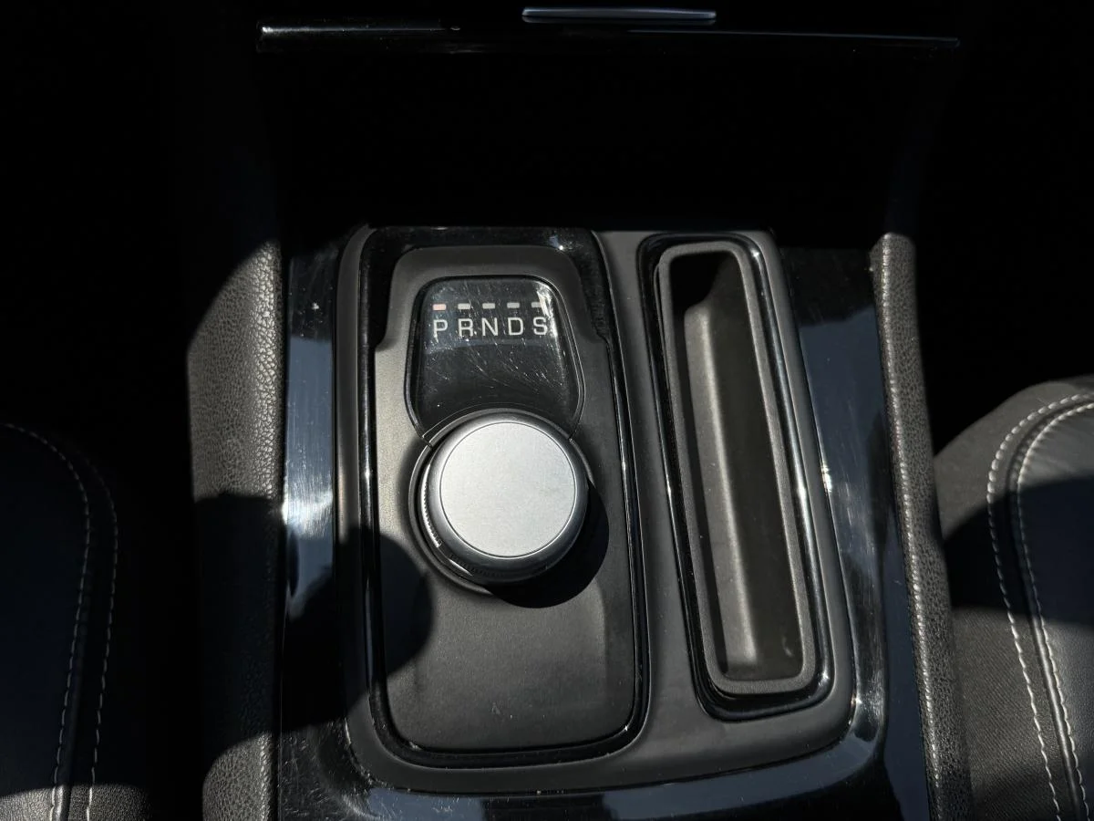 Used 2021 Black Chrysler S V6 Awd image 18