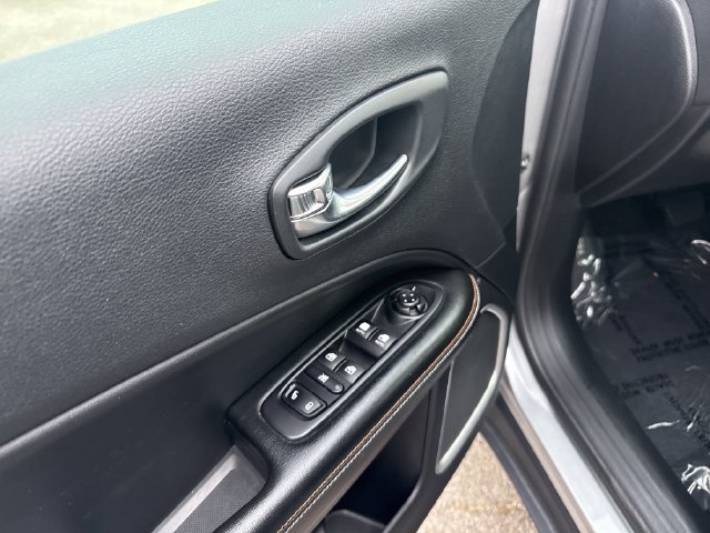 Used 2020 Silver Jeep Latitude image 11