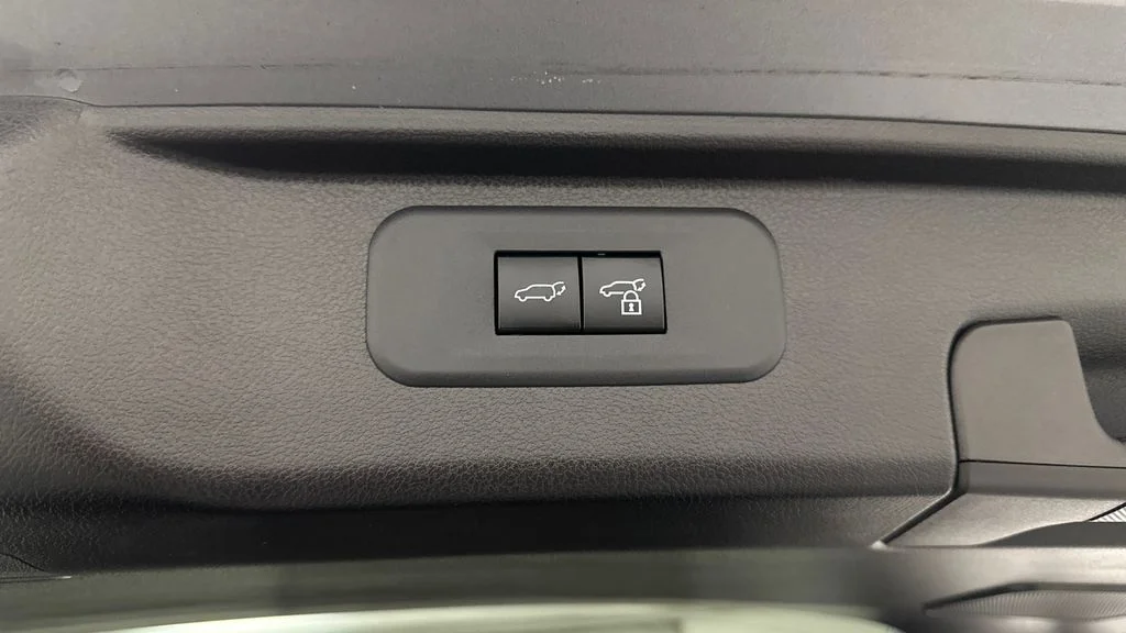 Certified Used 2025  Toyota Limited image 26