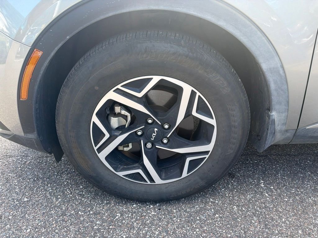 Certified Used 2025 Steel Gray Kia LX image 26