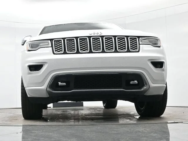 Used 2019 Ivory 3-coat Jeep Overland image 26
