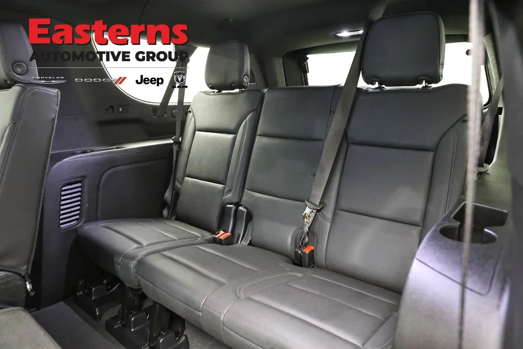 Used 2025 Gray Chevrolet Z71 image 27