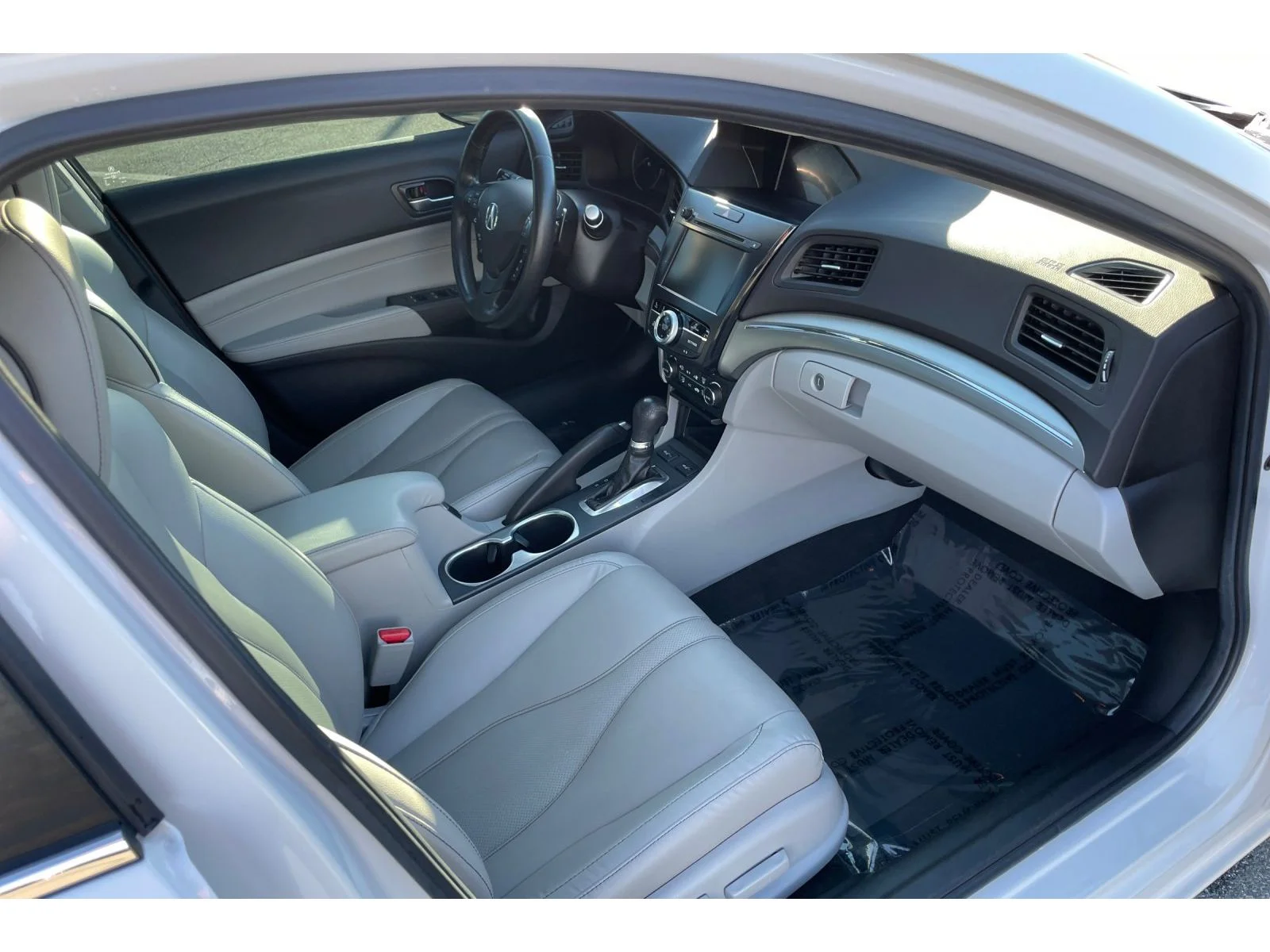 Used 2020 Platinum White Pearl Acura w/Technology Pkg image 17