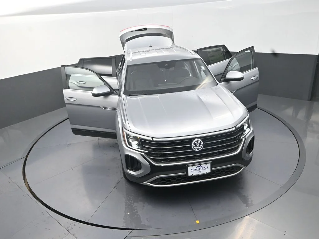 New 2026 Silver Volkswagen 2.0T SE w/Technology image 31