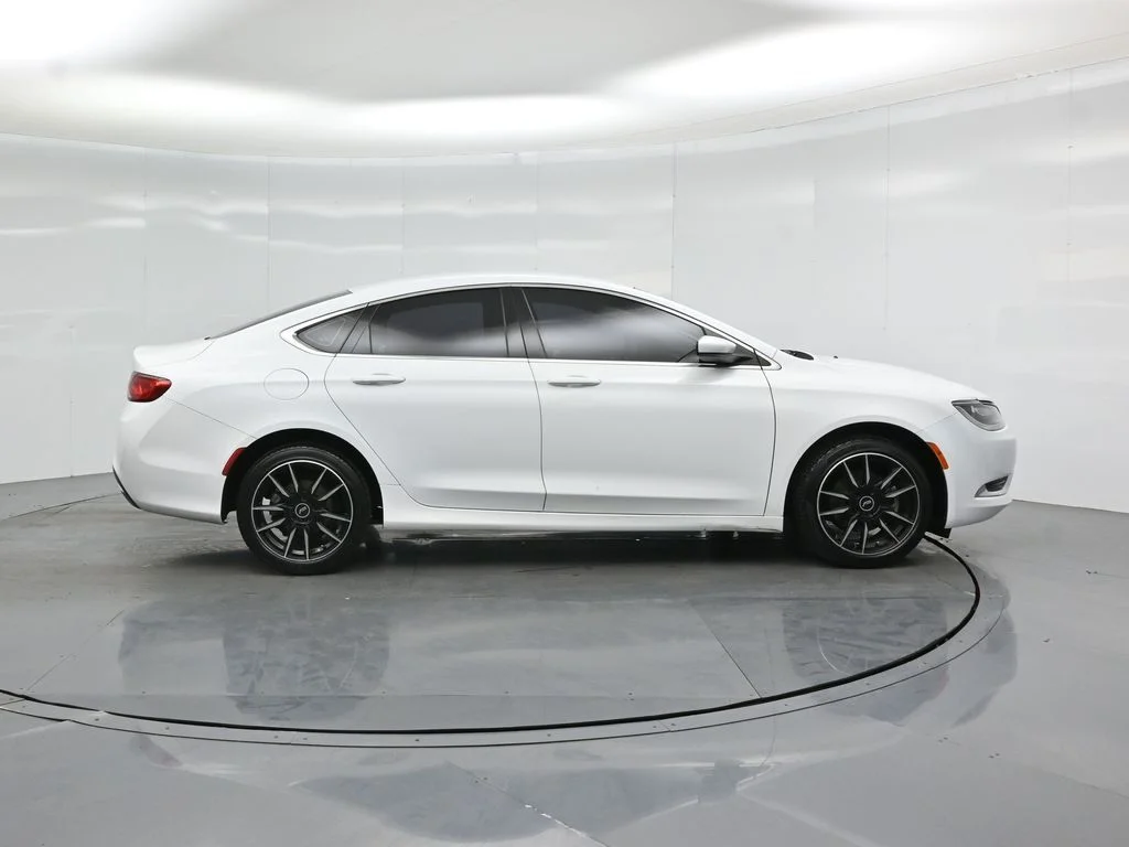 Used 2015 White Chrysler Limited image 22
