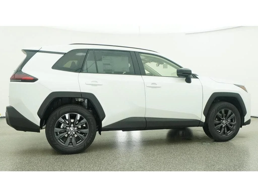 New 2026 Wind Chill Pearl Toyota XLE Premium image 33