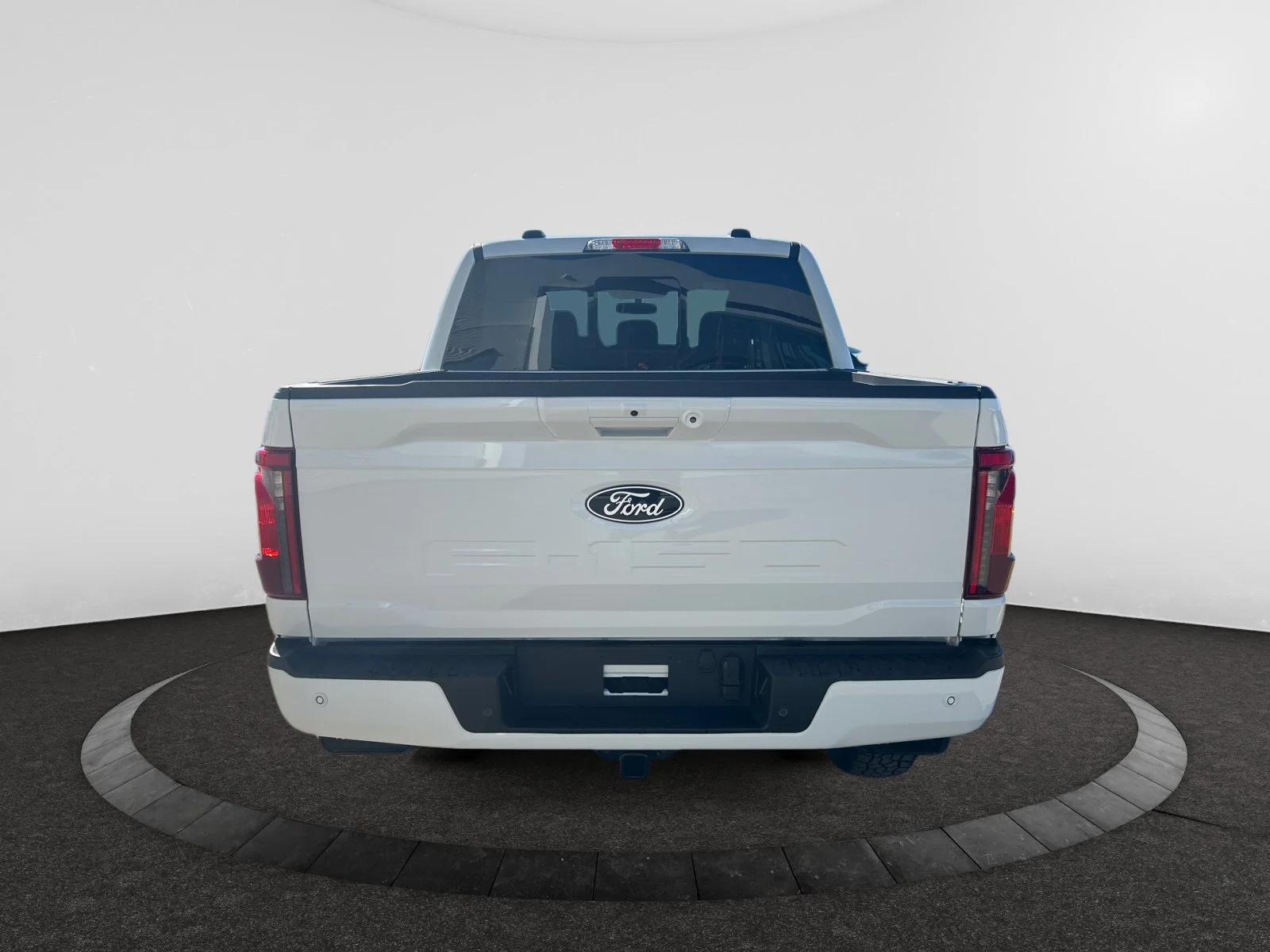 New 2026 Oxford White Ford XLT image 4