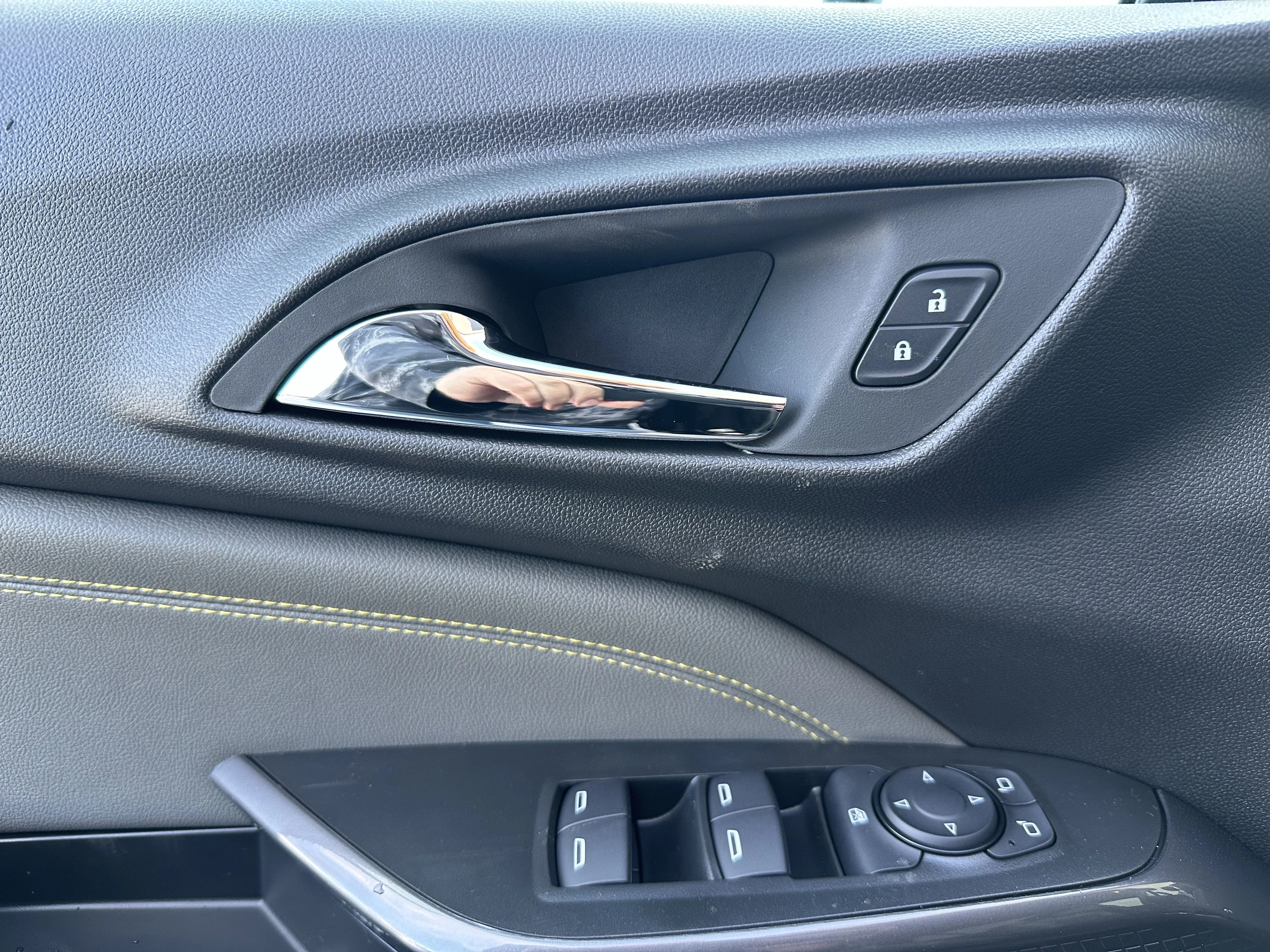 New 2026 Mosaic Black Metallic Chevrolet ACTIV image 12
