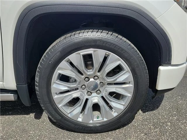 Used 2021 White Frost Tricoat GMC Denali 4x4 Crew Cab 5.75 ft. box 147.4 in. WB image 6