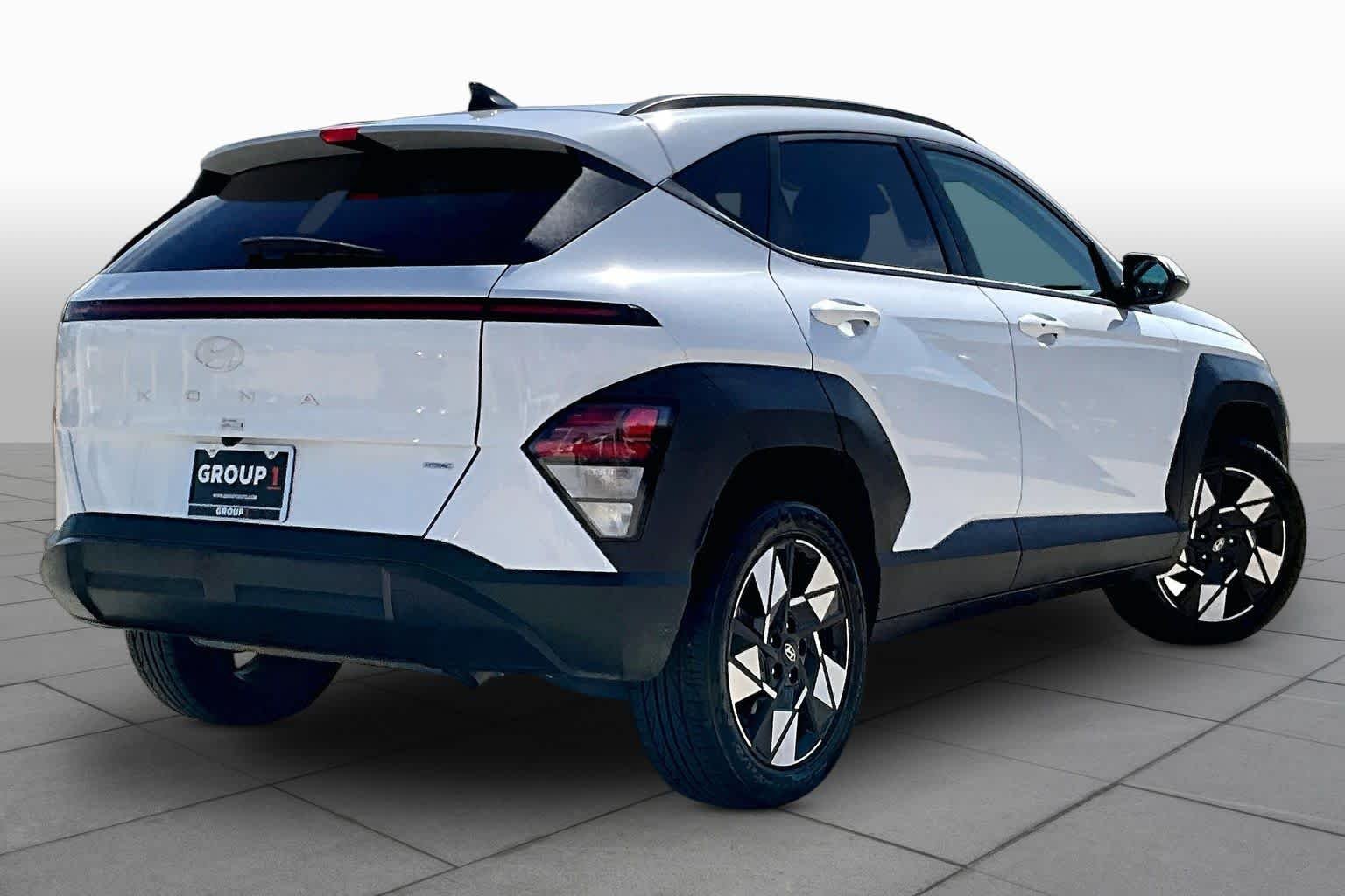 Certified Used 2025 Atlas White Hyundai SEL image 13