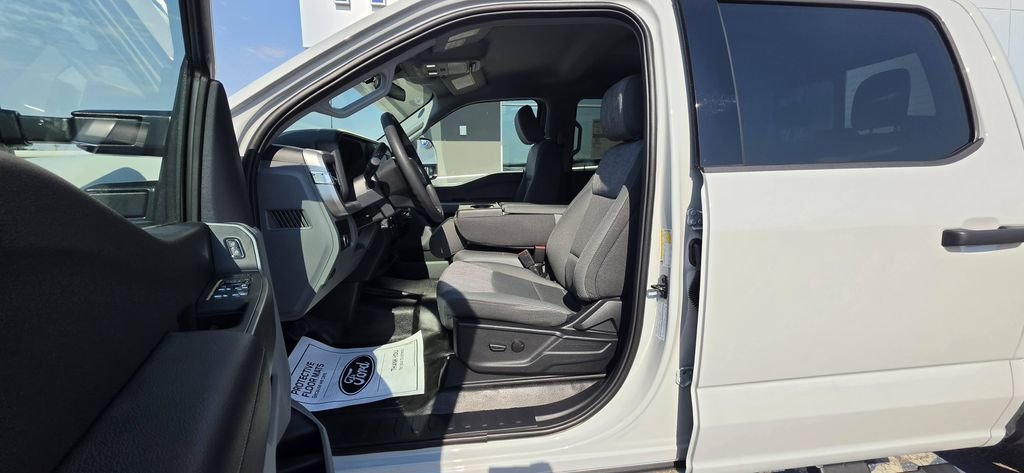 New 2026 Avalanche Ford F-350® XLT image 14