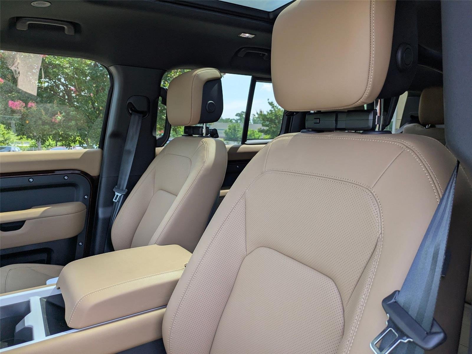 New 2026 Sedona Red Metallic Land Rover S image 14