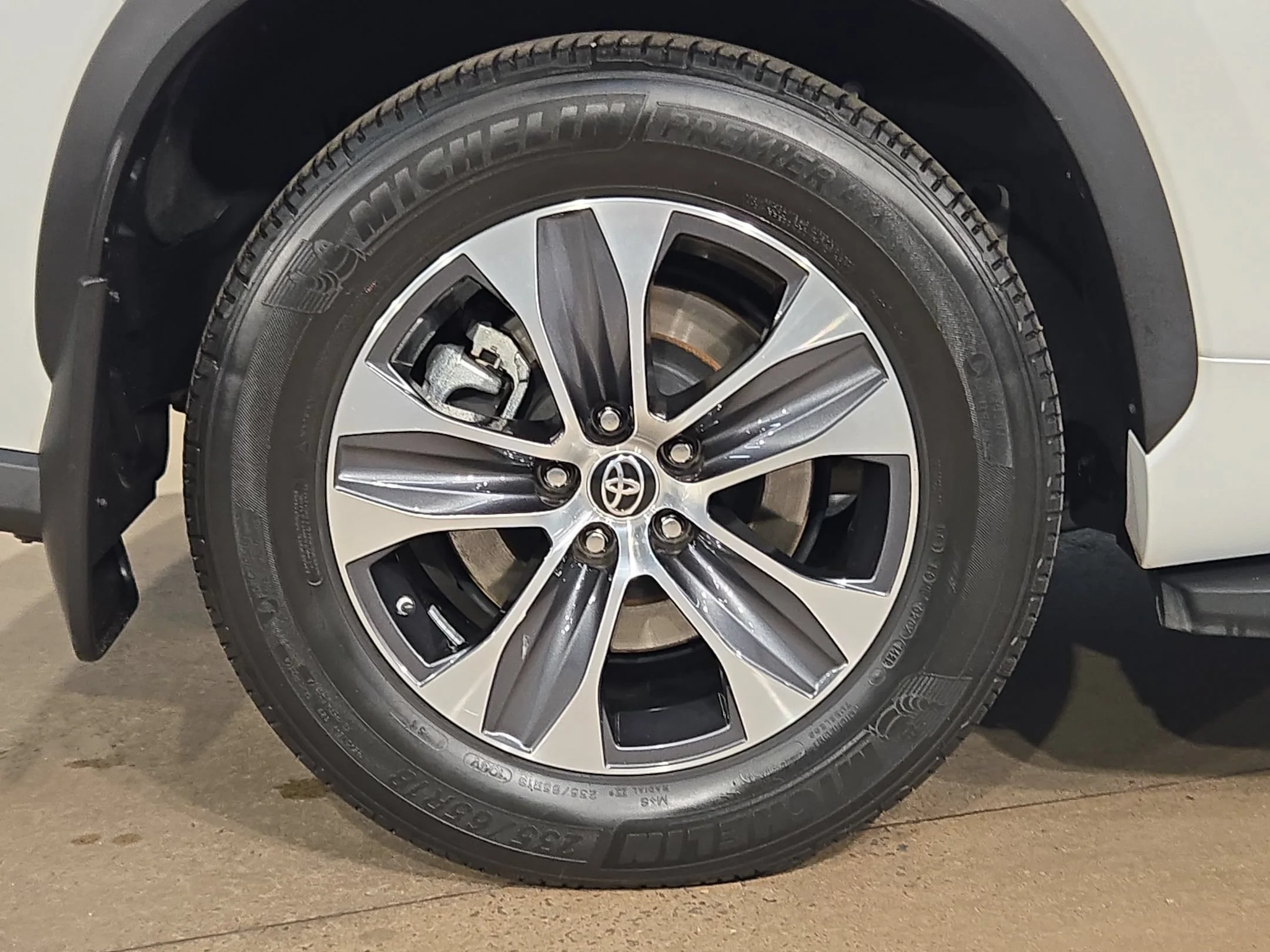 Used 2022 Wind Chill Pearl Toyota XLE image 17