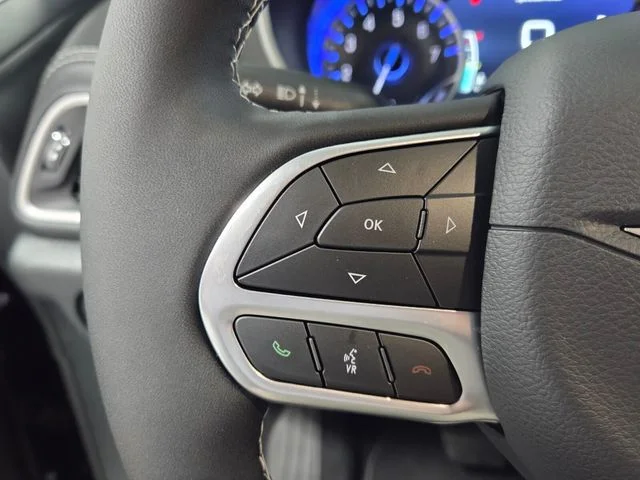 New 2027 Diamond Black Crystal Pearl-Coat Exterior Paint Chrysler Select image 27