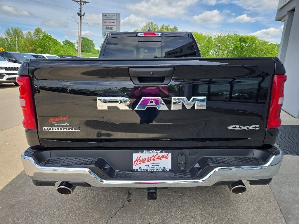 New 2026 Diamond Black Crystal Pearl-Coat Exterior Paint RAM Big Horn/Lone Star image 9