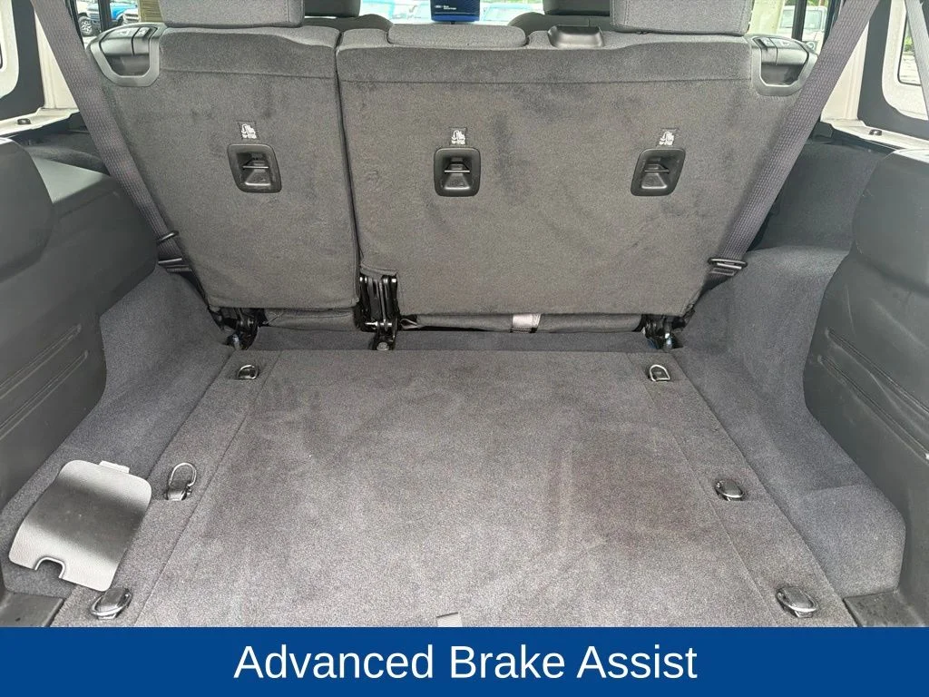 Certified Used 2025 Blue Pearl Jeep Sahara image 11