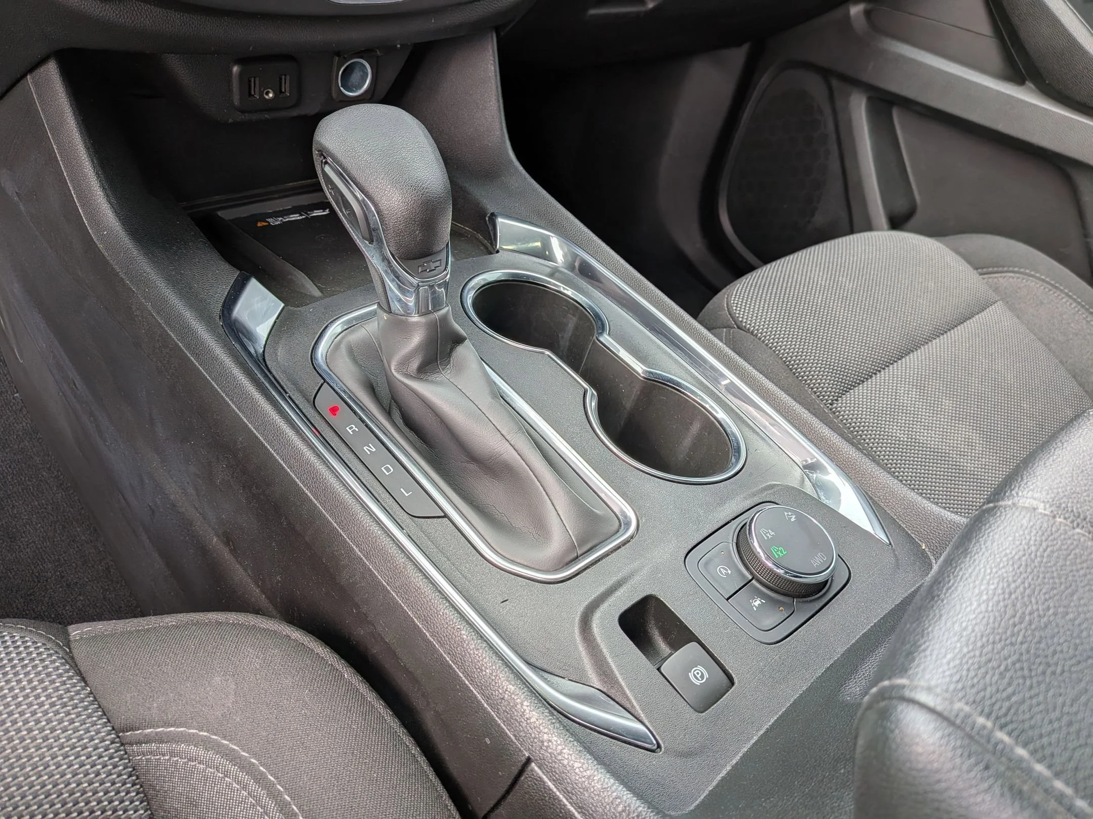 Used 2023 Summit White Chevrolet LT Cloth image 12