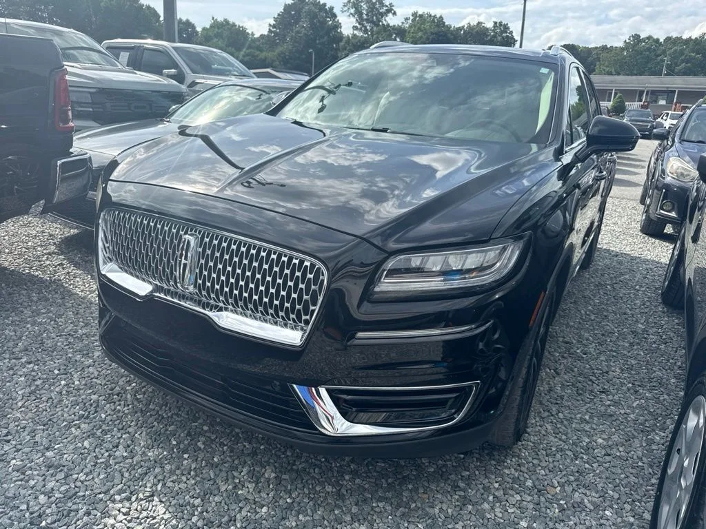 Used 2019 Black Lincoln Reserve image 1