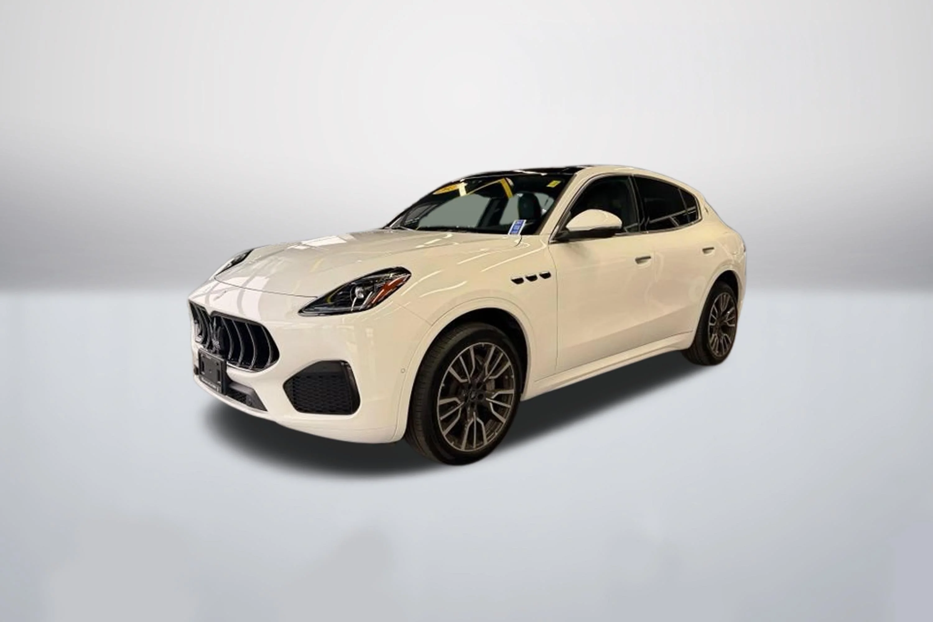Used 2025 White Maserati Base image 1
